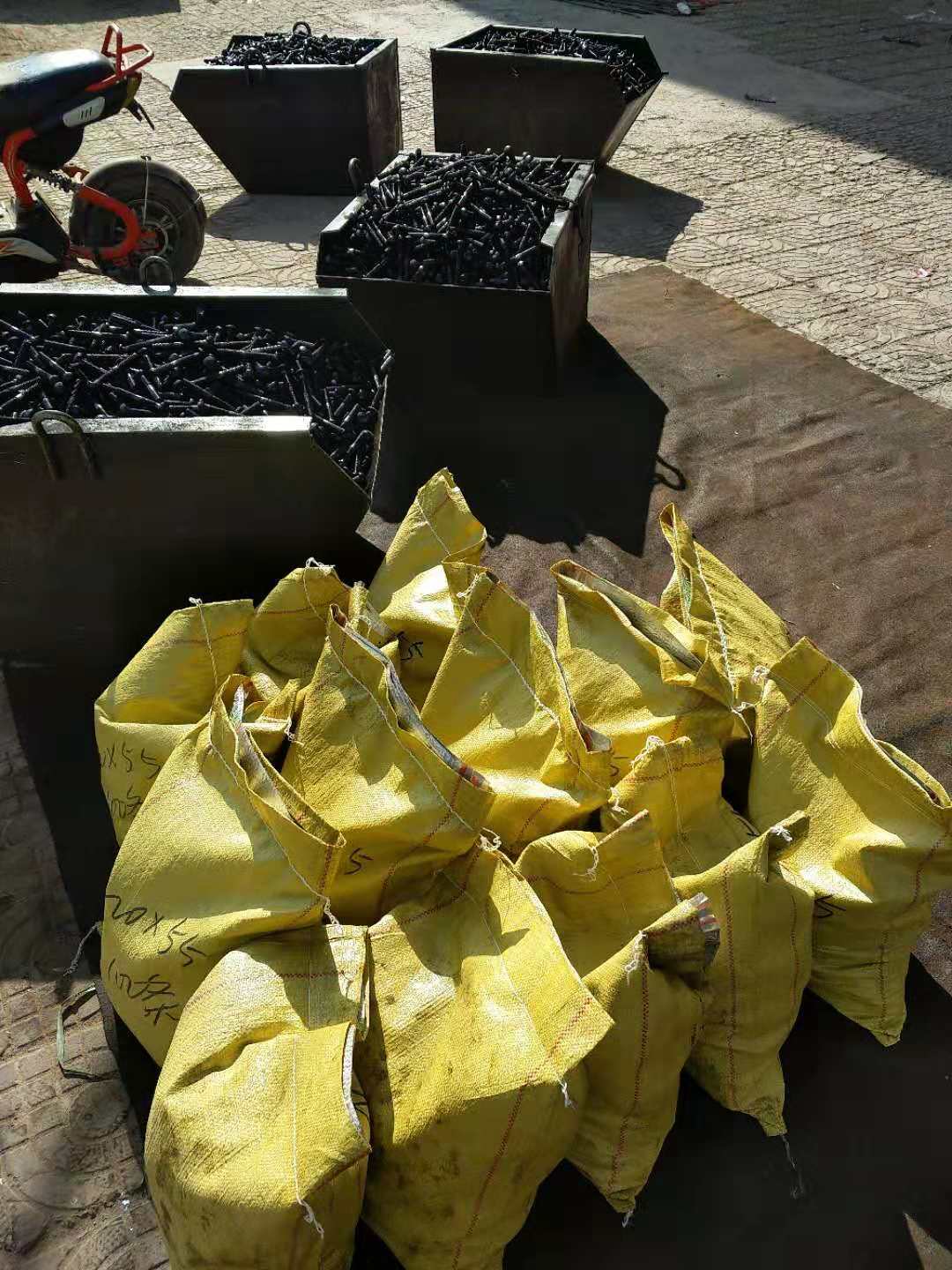 青岛某造船企业订购的环槽铆钉准备发货