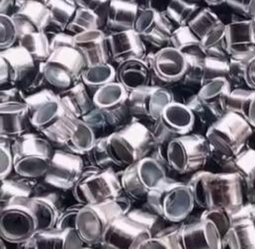 刚加工好的铆钉套